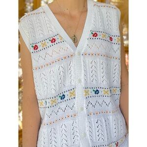 Vintage Cricket Lane White Knit Sweater Vest with Red Blue Yellow Flowers